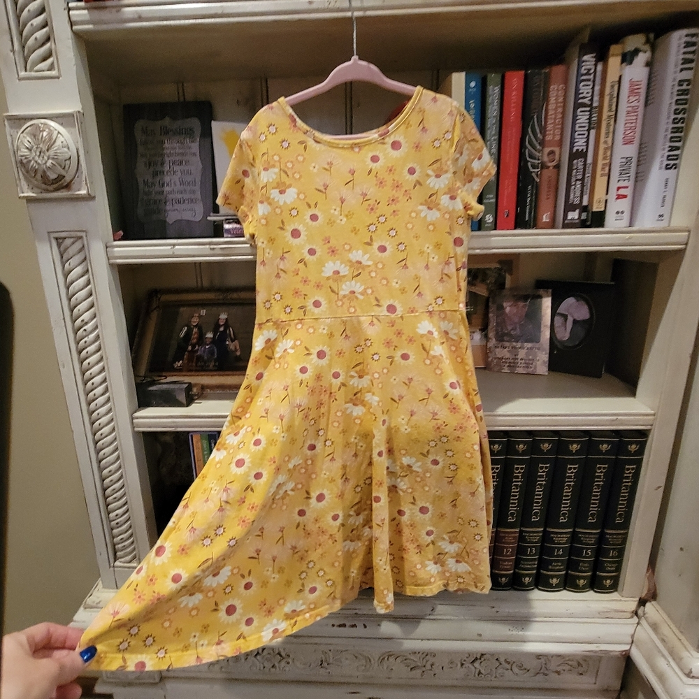 Girl's cotton dress